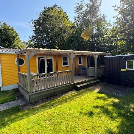 Ruime 5-Persoons Chalet Aan Het Bergumermeer Suameer Luaran gambar