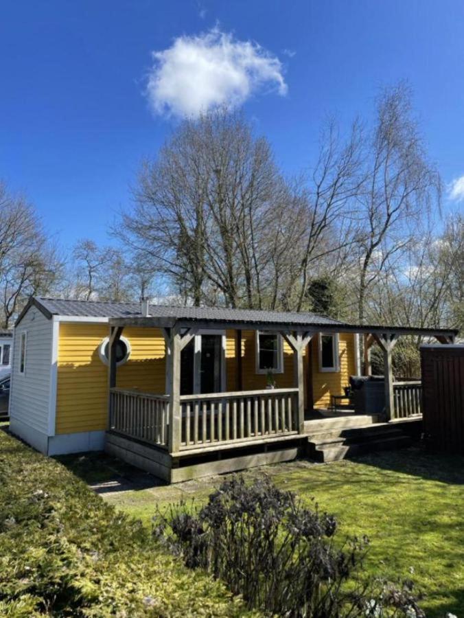 Ruime 5-Persoons Chalet Aan Het Bergumermeer Suameer Luaran gambar