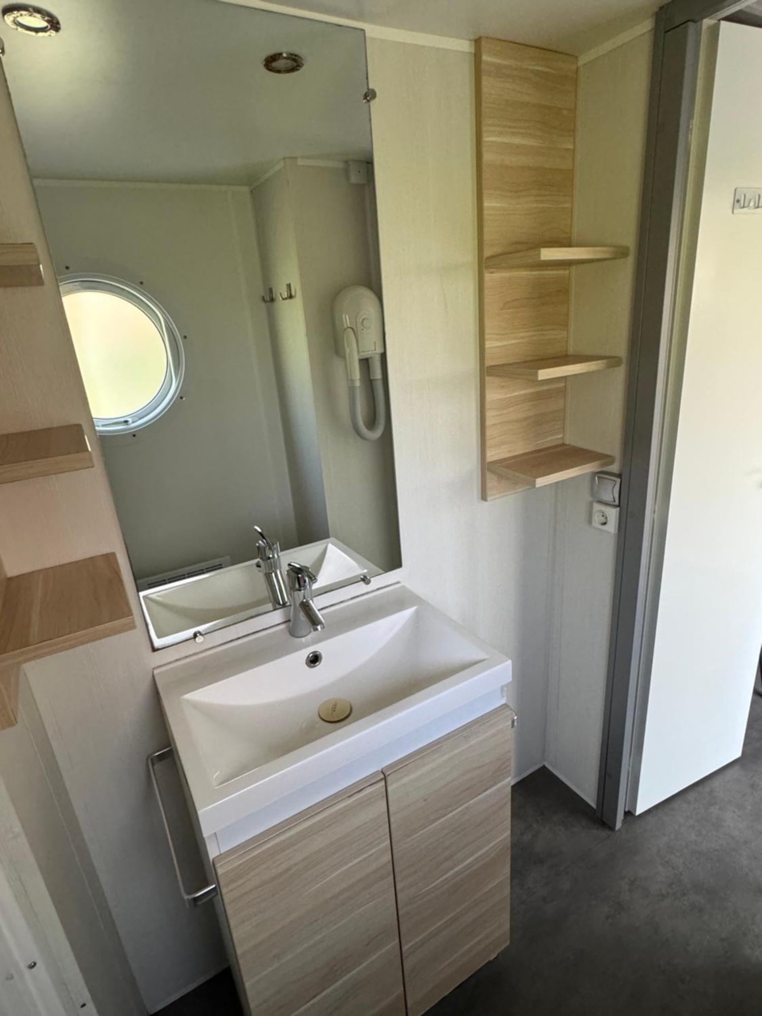 Ruime 5-Persoons Chalet Aan Het Bergumermeer Suameer Luaran gambar
