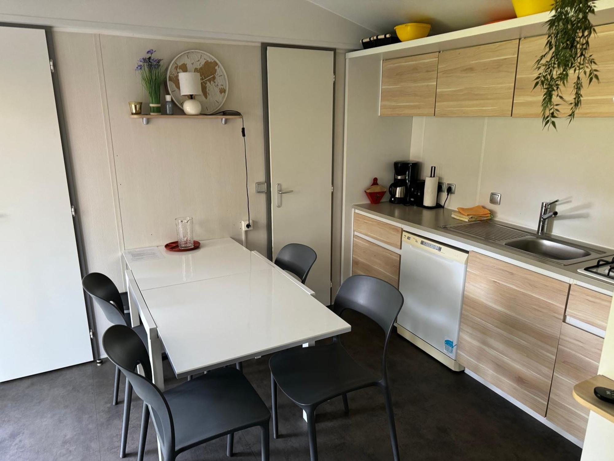 Ruime 5-Persoons Chalet Aan Het Bergumermeer Suameer Luaran gambar