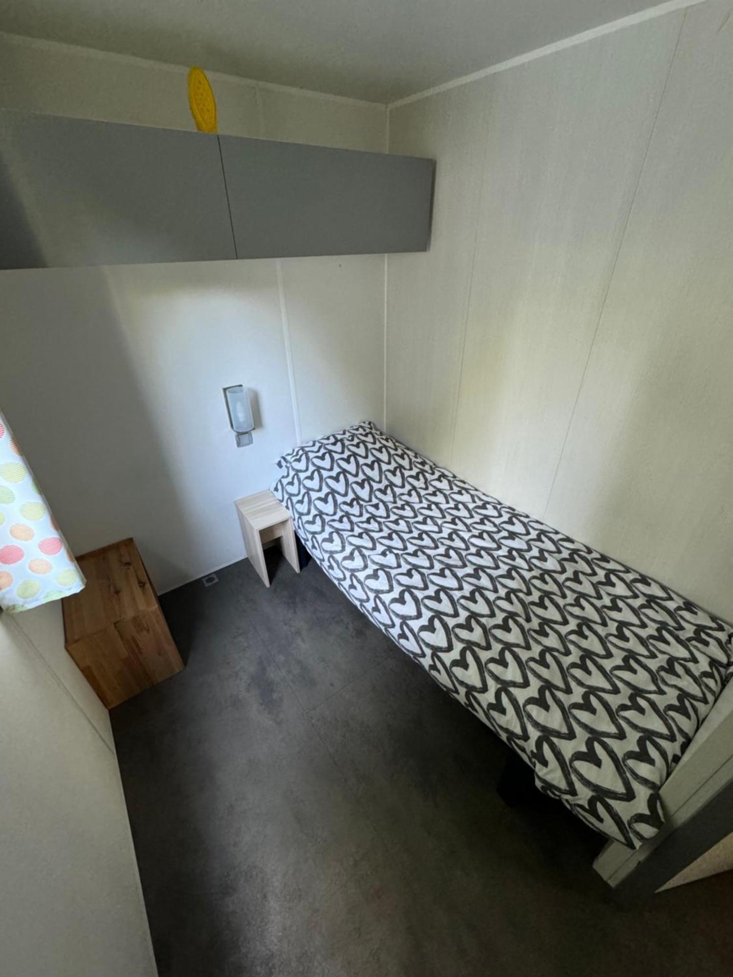 Ruime 5-Persoons Chalet Aan Het Bergumermeer Suameer Luaran gambar